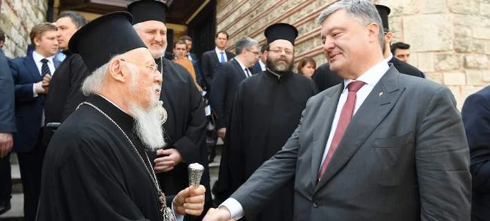Μεγάλο θράσος οι Ουκρανοί! Τώρα ο Ποροσένκο βάζει και χρονοδιάγραμμα για την αυτοκεφαλία